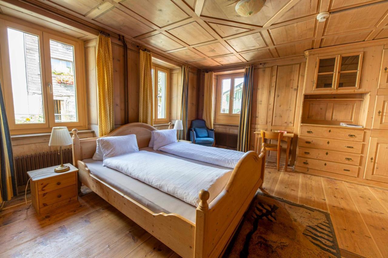 Gasthaus Roessli Versam Bagian luar foto