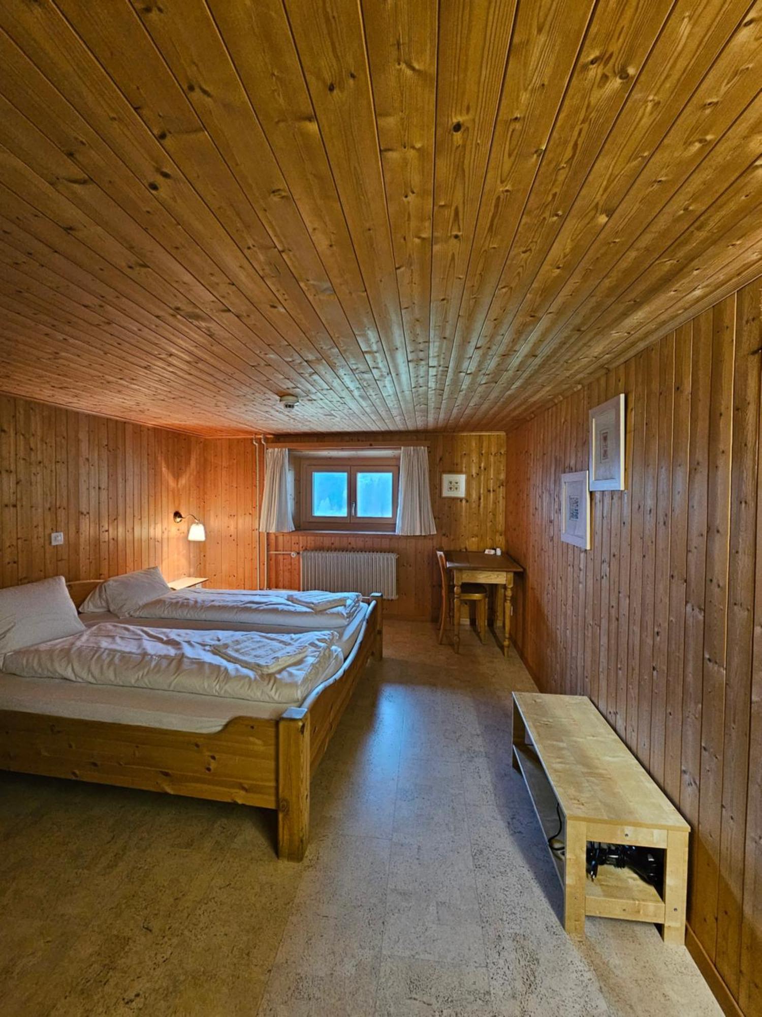Gasthaus Roessli Versam Bagian luar foto