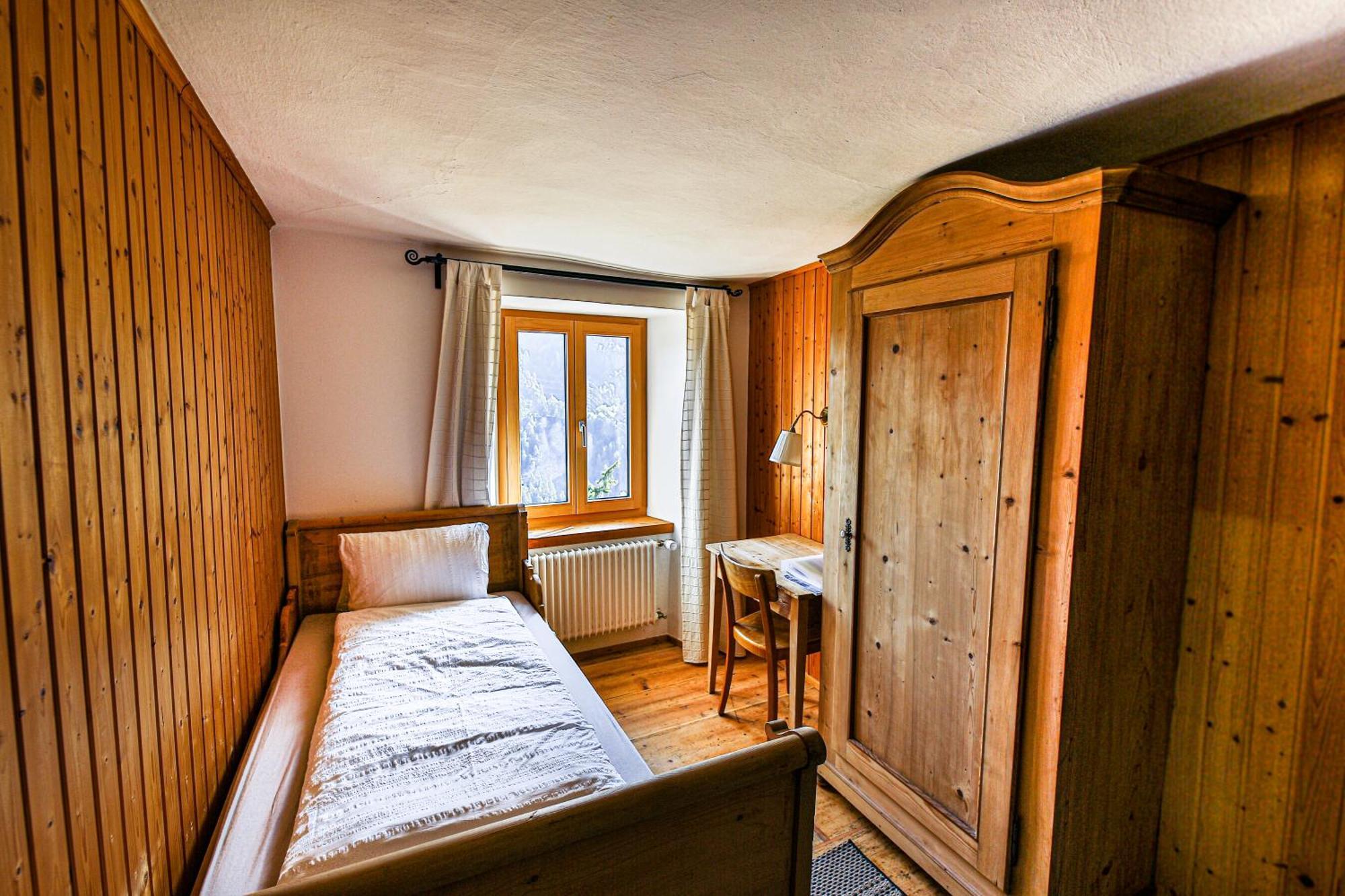 Gasthaus Roessli Versam Bagian luar foto