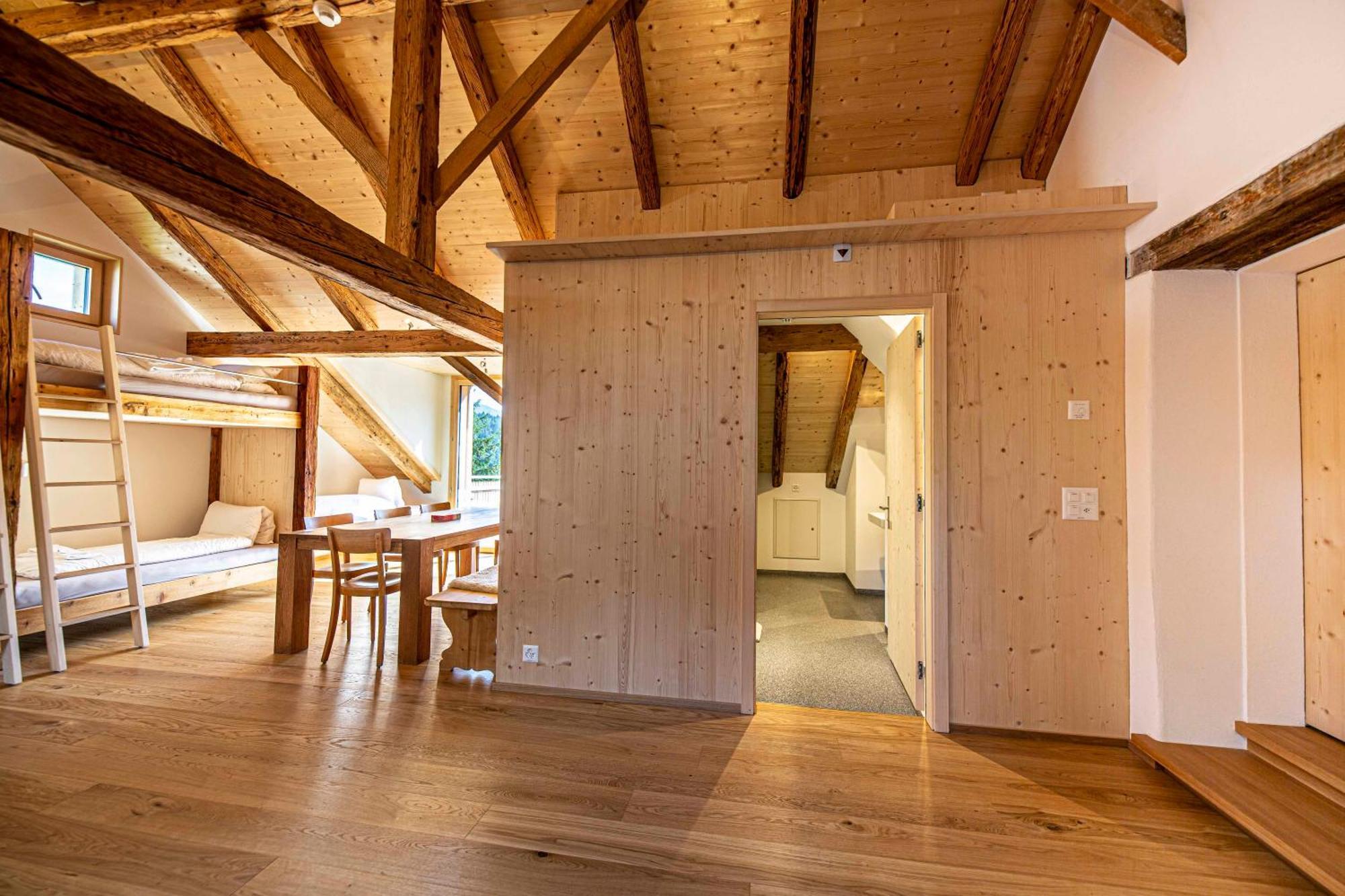 Gasthaus Roessli Versam Bagian luar foto