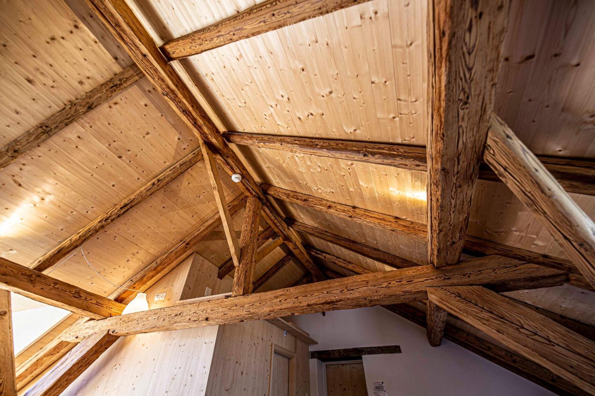 Gasthaus Roessli Versam Bagian luar foto