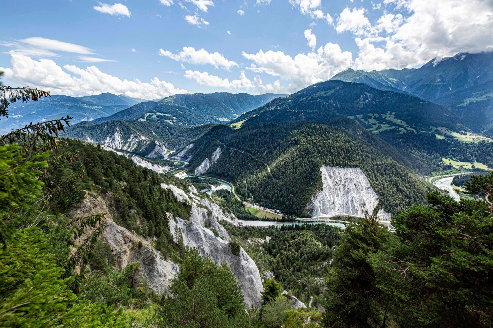Gasthaus Roessli Versam Bagian luar foto