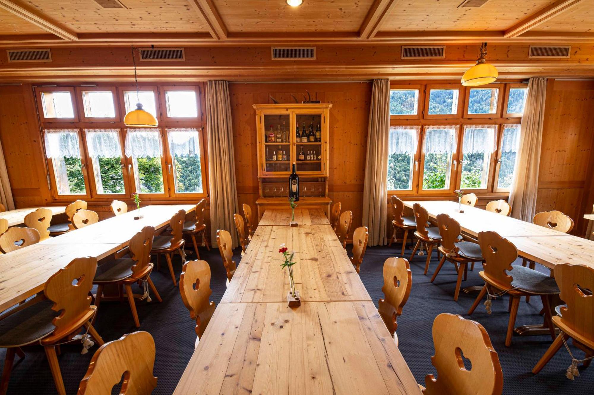 Gasthaus Roessli Versam Bagian luar foto