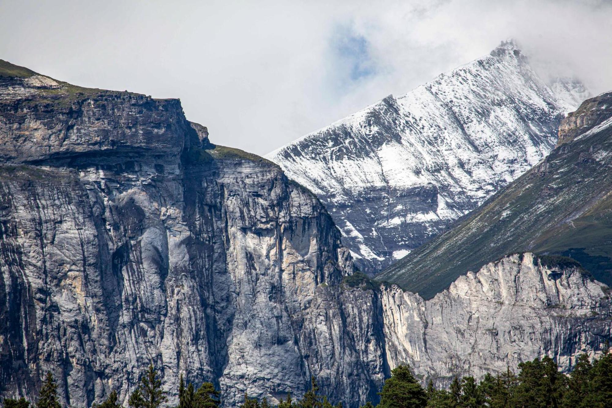 Gasthaus Roessli Versam Bagian luar foto