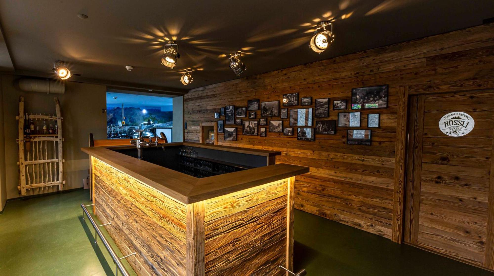 Gasthaus Roessli Versam Bagian luar foto