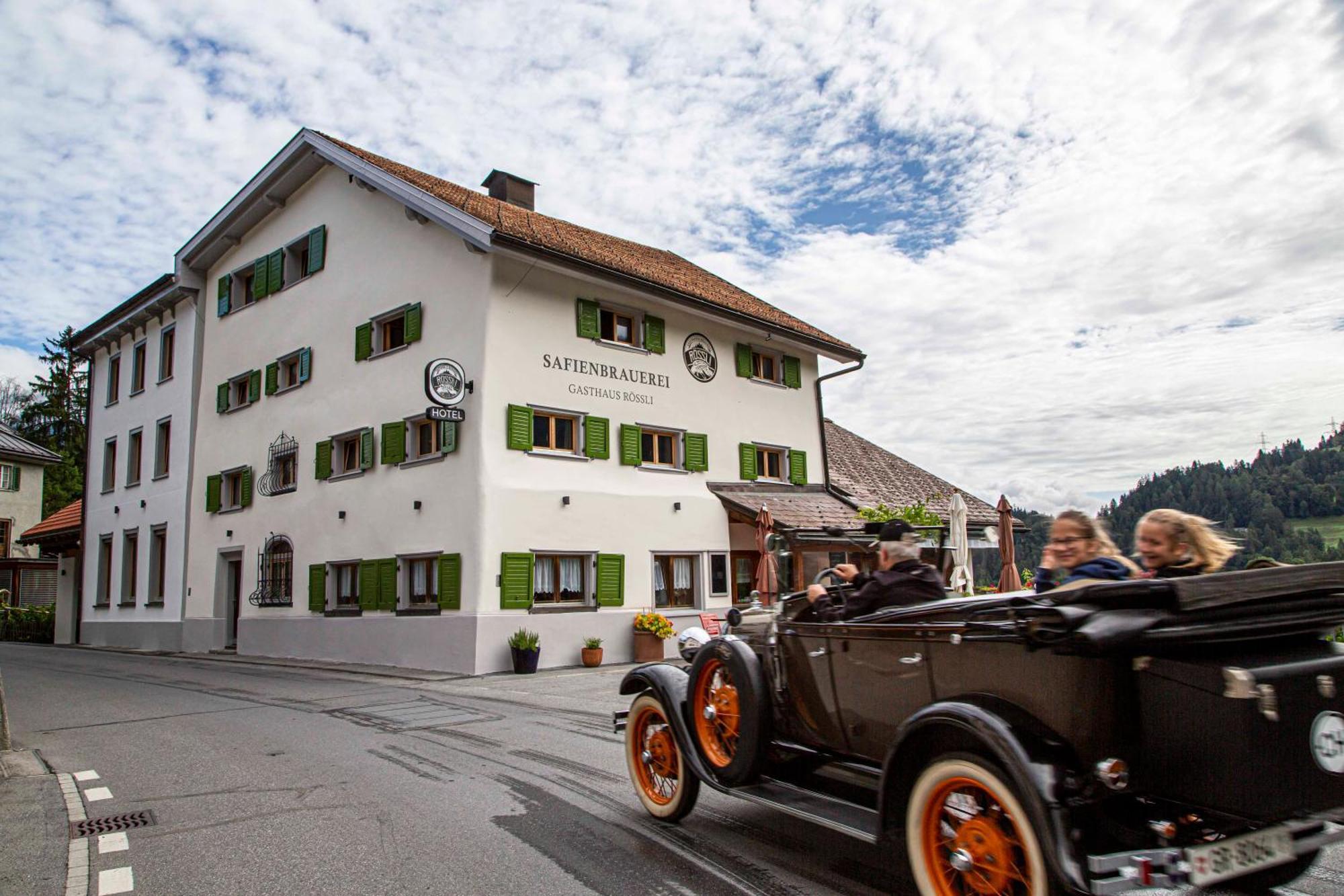 Gasthaus Roessli Versam Bagian luar foto