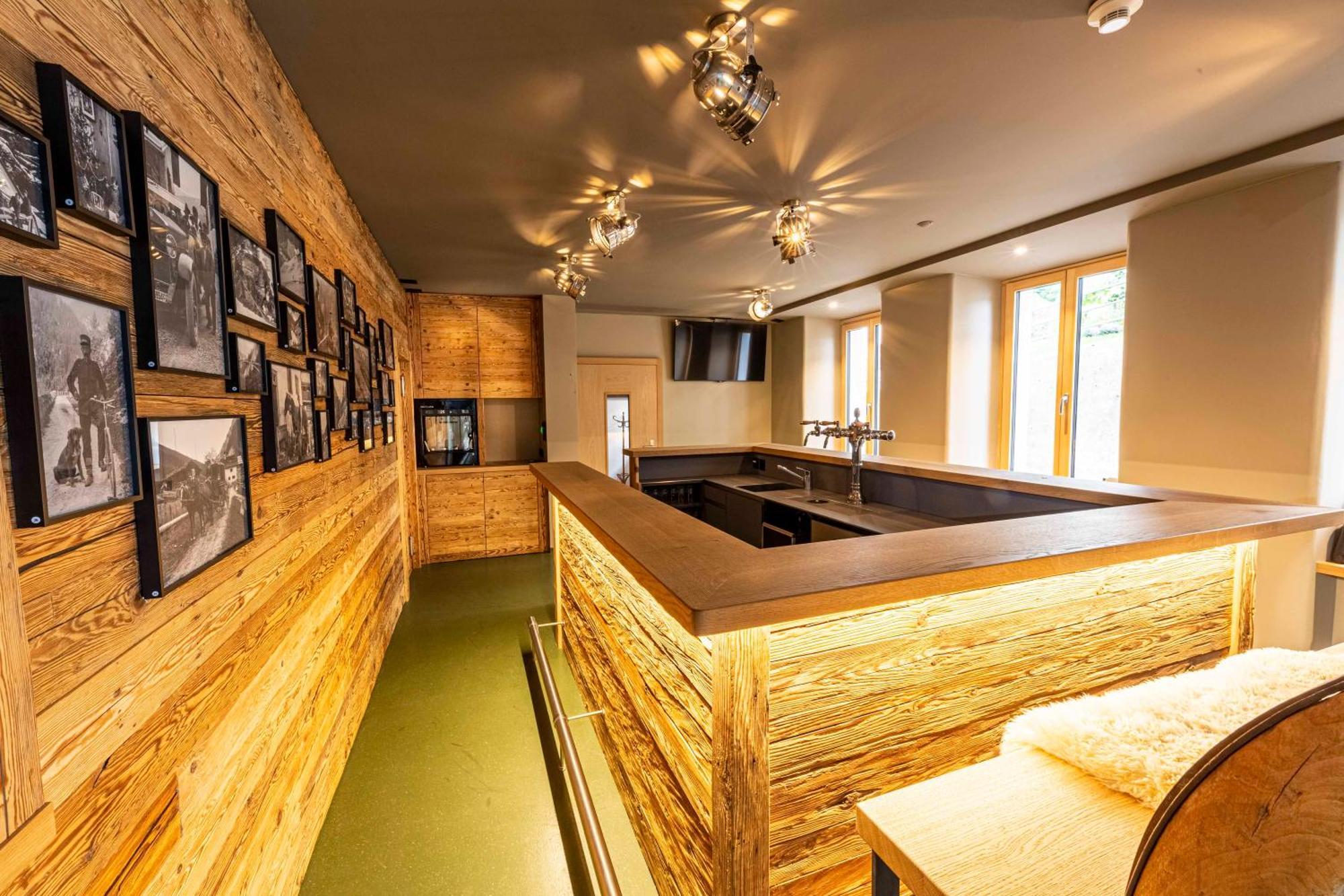 Gasthaus Roessli Versam Bagian luar foto