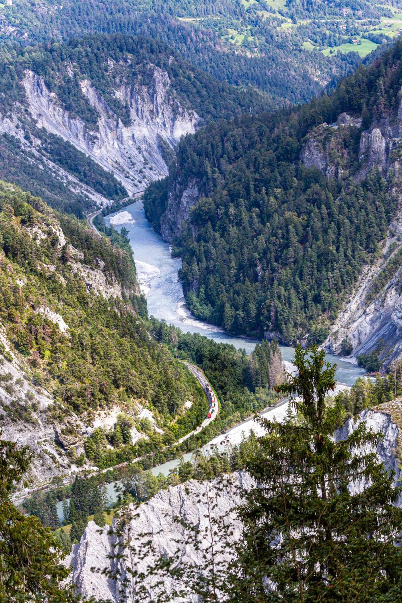 Gasthaus Roessli Versam Bagian luar foto