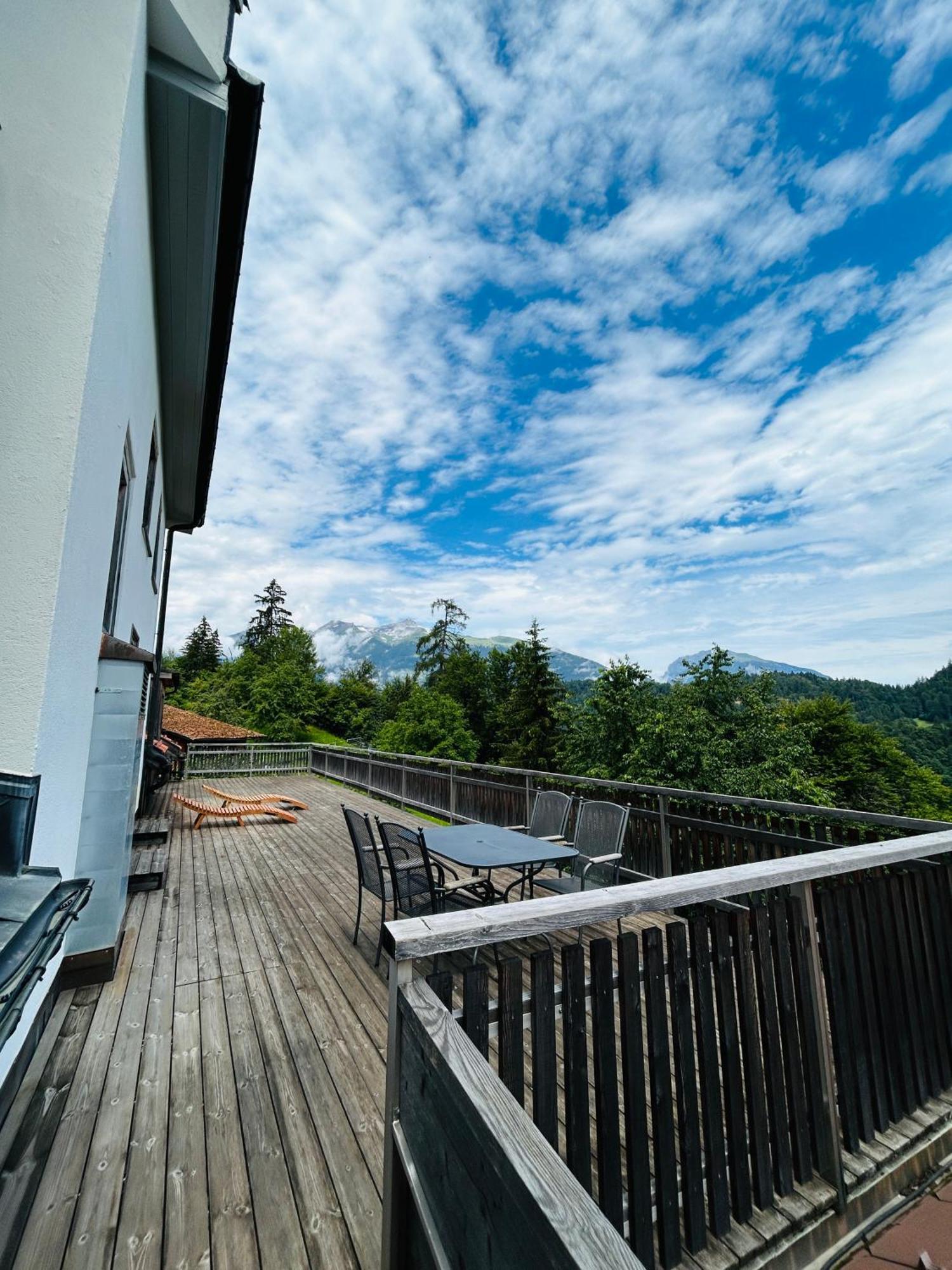 Gasthaus Roessli Versam Bagian luar foto