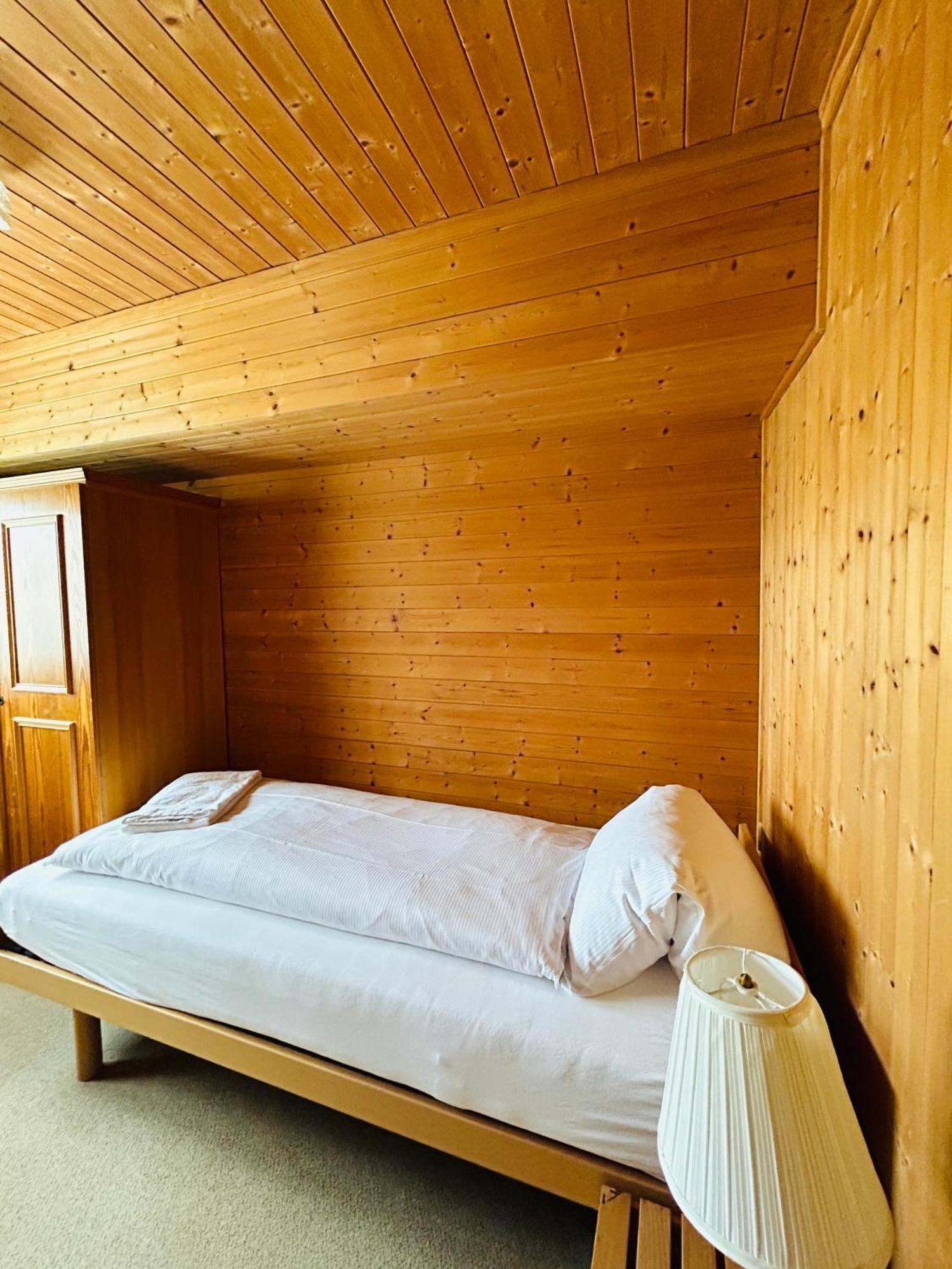Gasthaus Roessli Versam Bagian luar foto