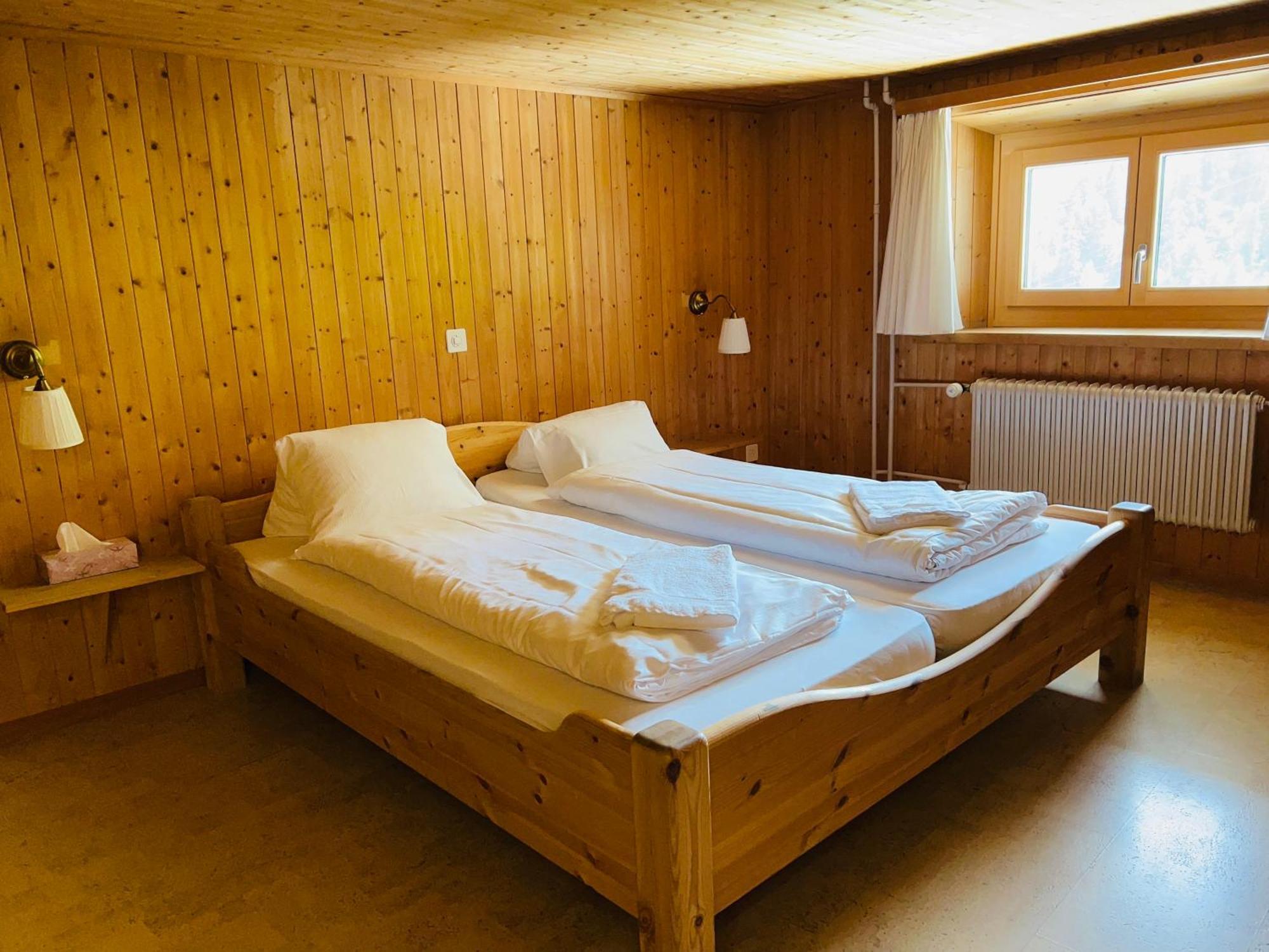 Gasthaus Roessli Versam Bagian luar foto