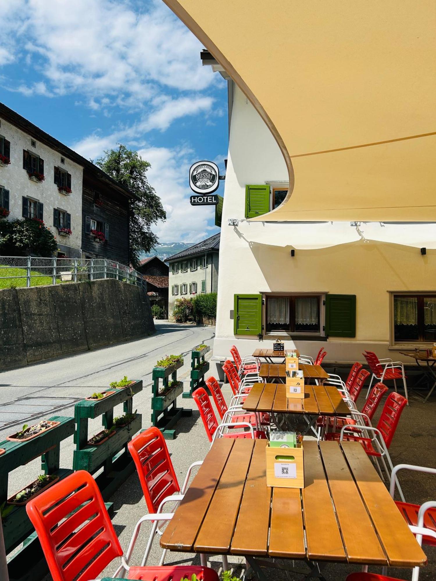 Gasthaus Roessli Versam Bagian luar foto