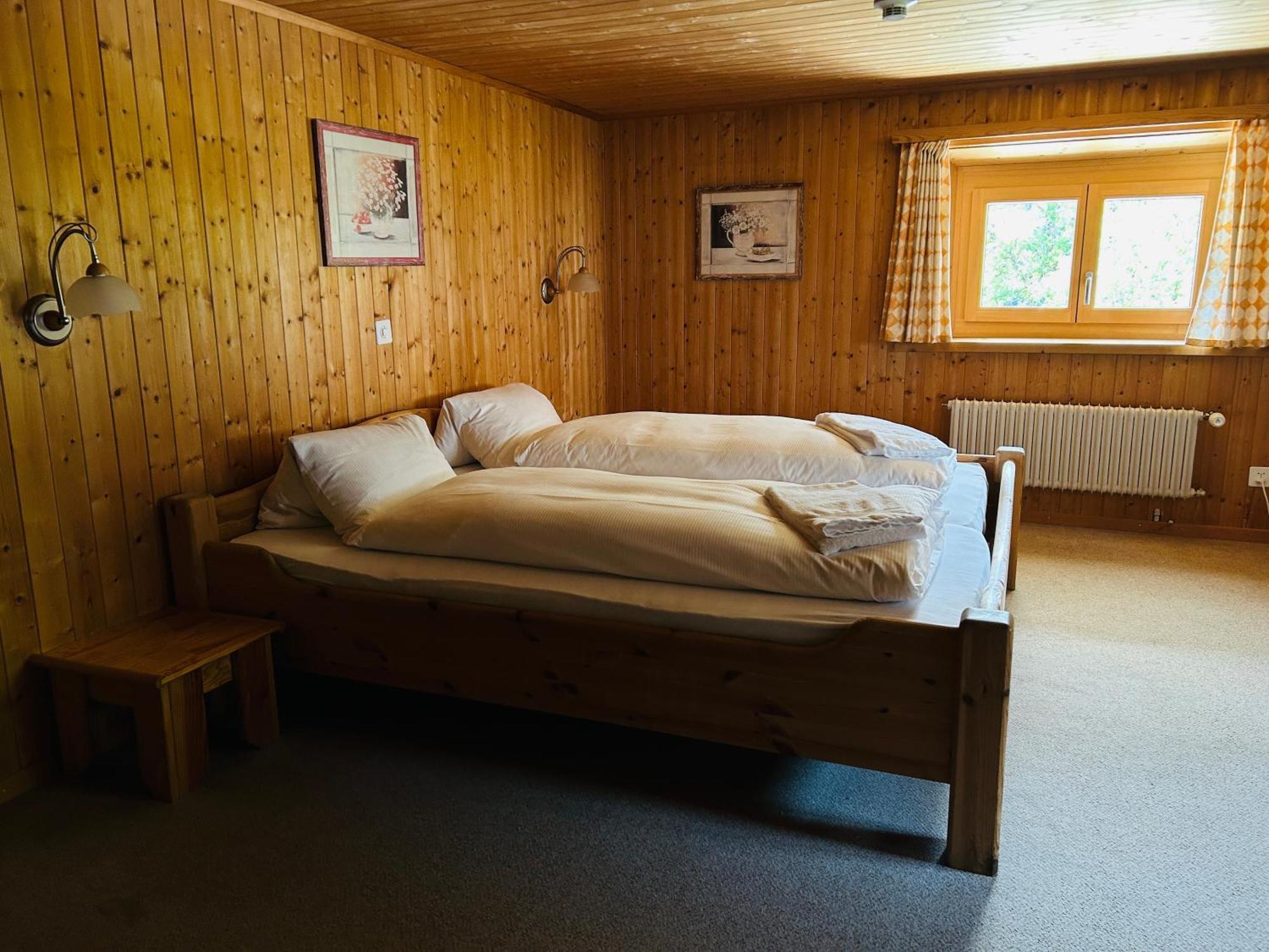 Gasthaus Roessli Versam Bagian luar foto