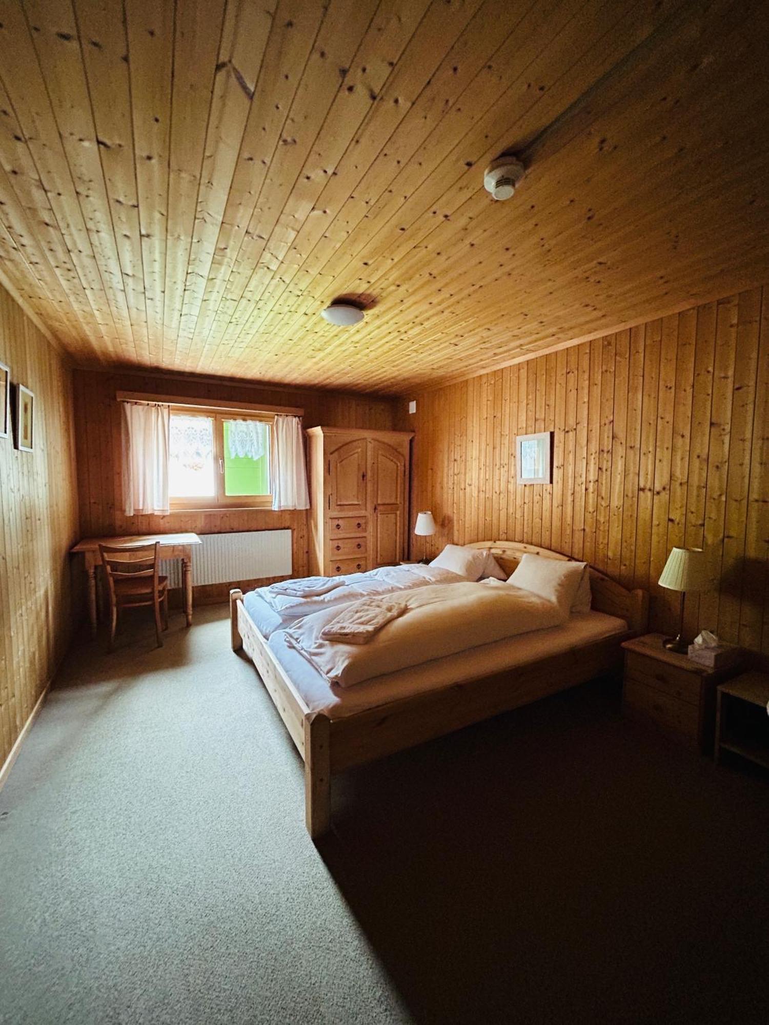 Gasthaus Roessli Versam Bagian luar foto