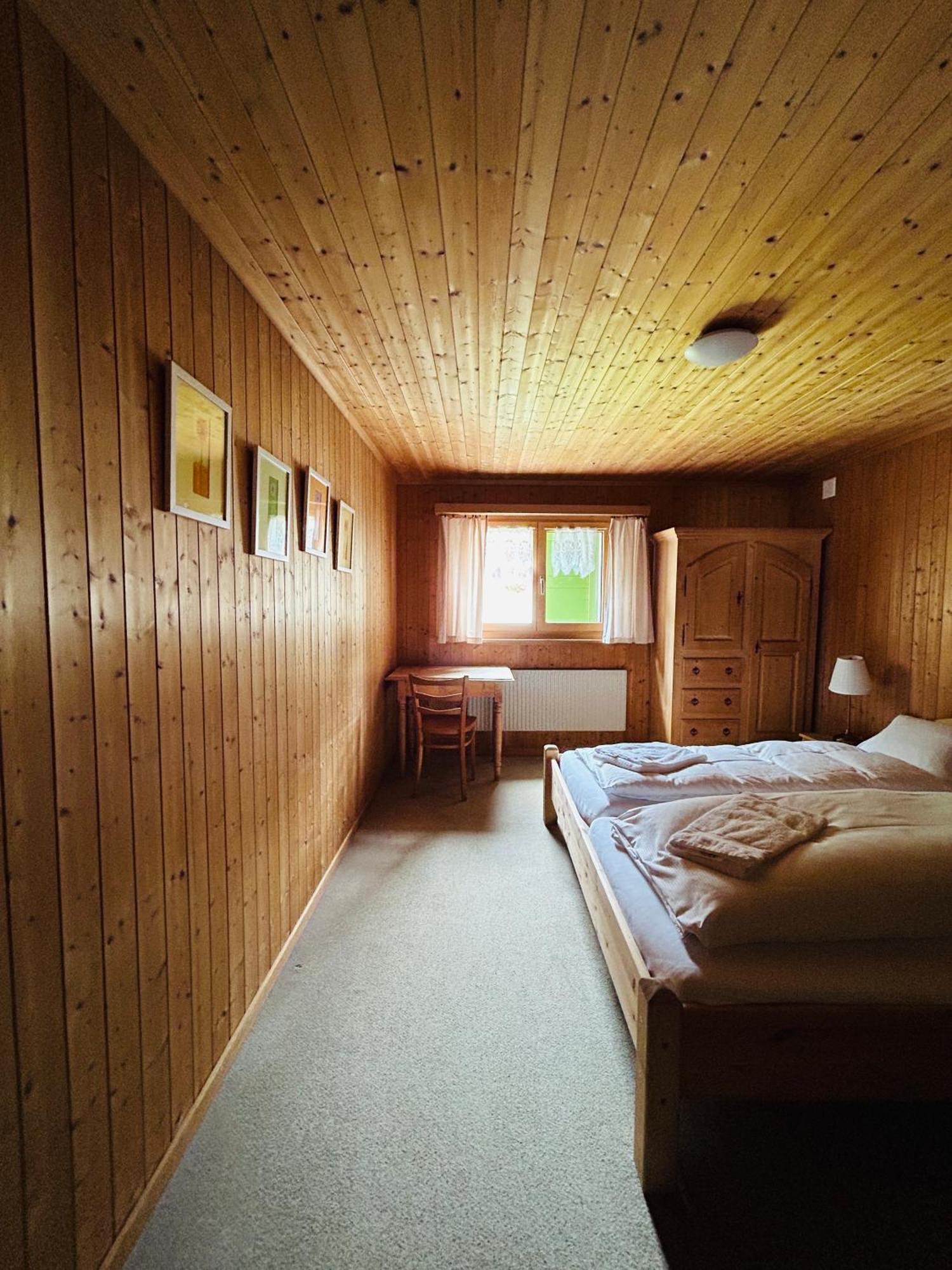 Gasthaus Roessli Versam Bagian luar foto