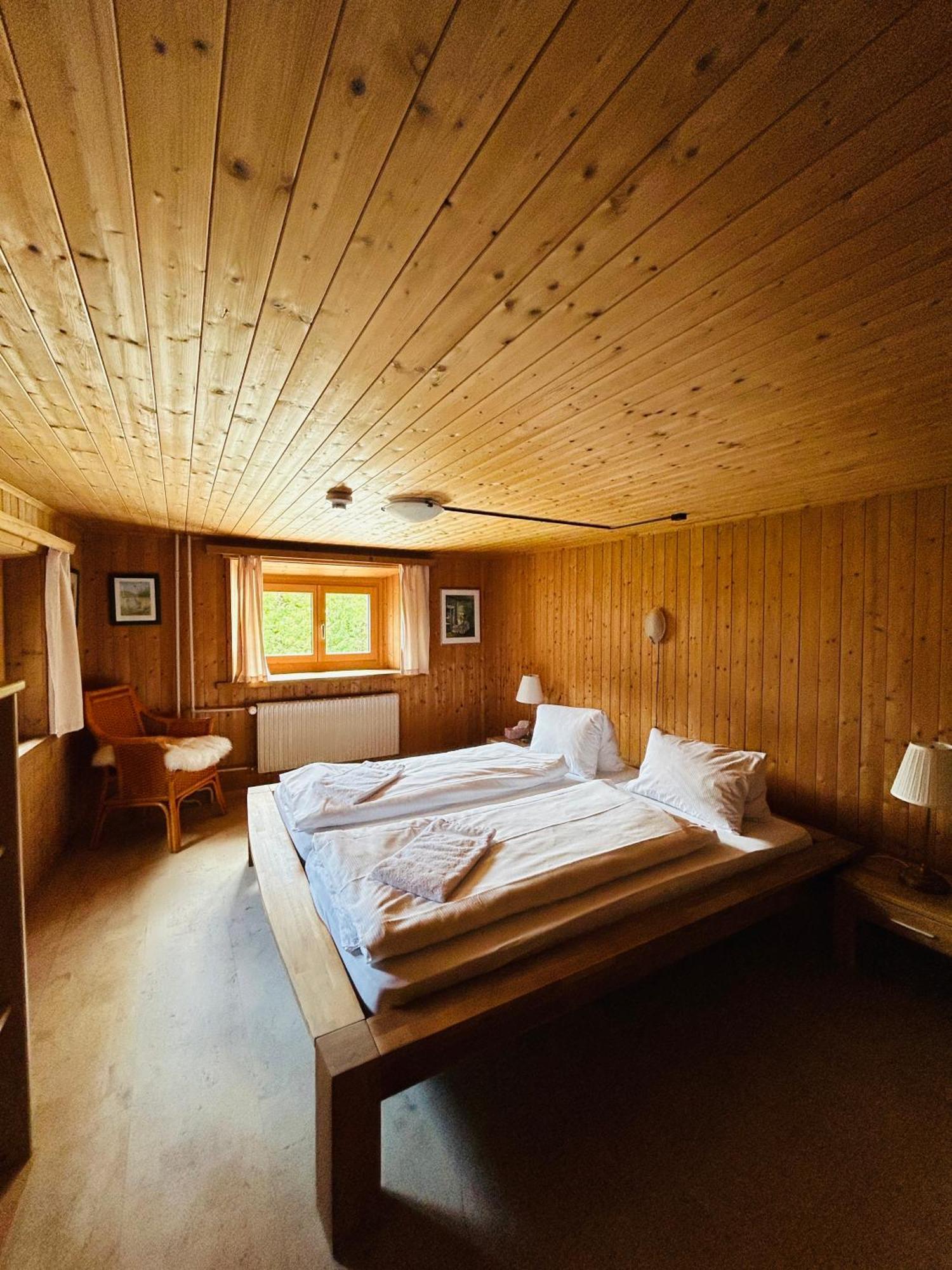 Gasthaus Roessli Versam Bagian luar foto