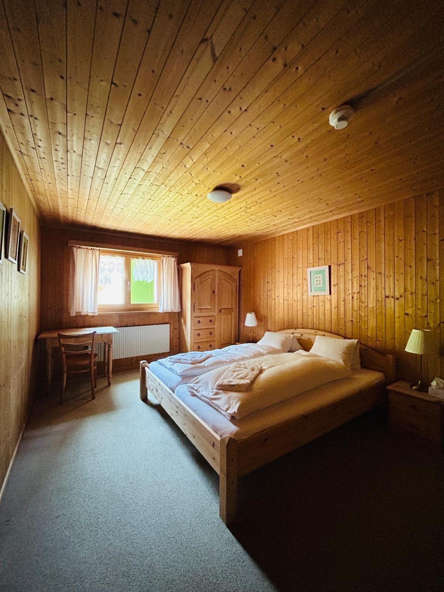 Gasthaus Roessli Versam Bagian luar foto